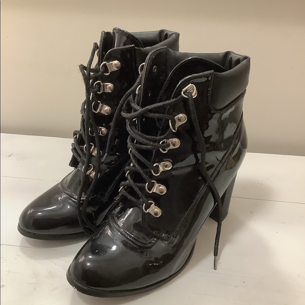 Thick heel dr Maarten lookalike